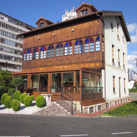 Hotel Castillo De Gauzon Салинас Екстериор снимка
