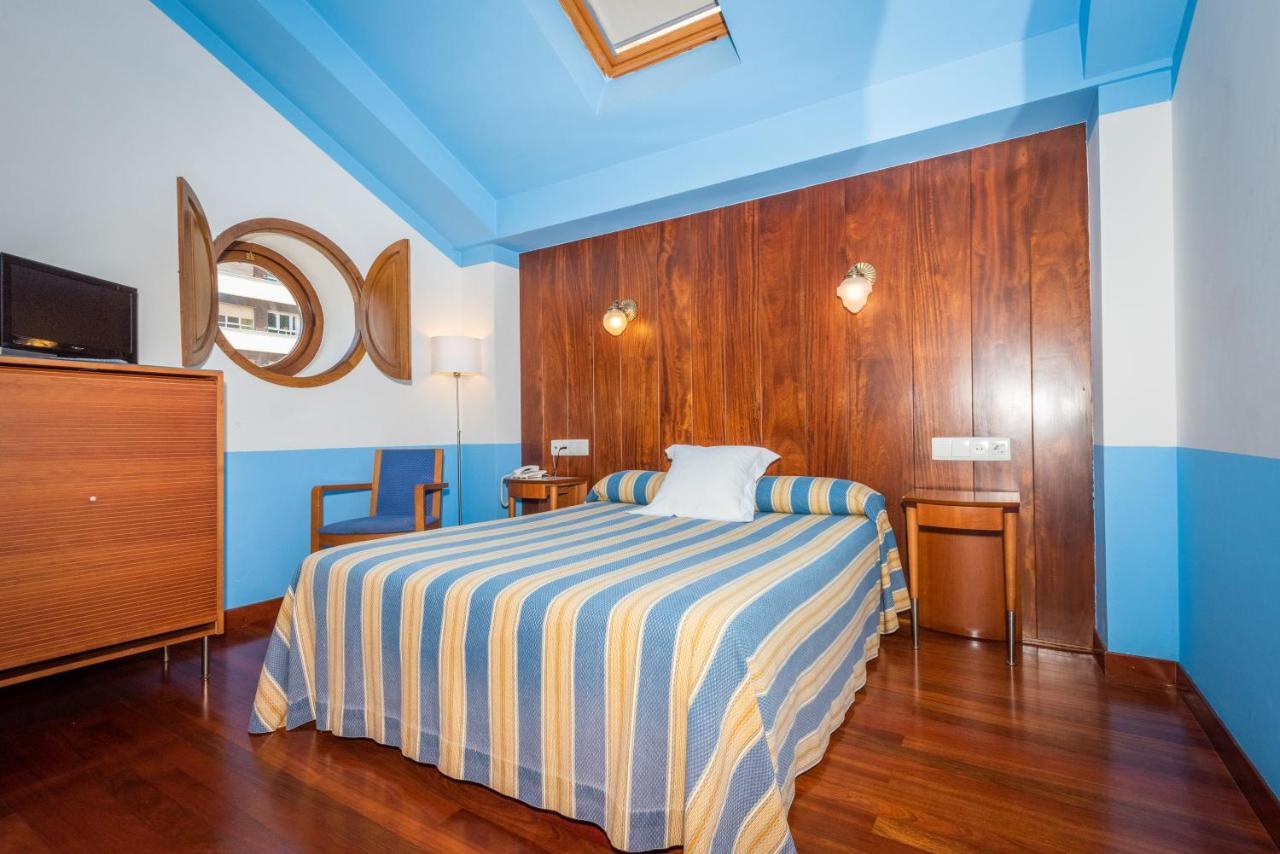 Hotel Castillo De Gauzon Салинас Екстериор снимка