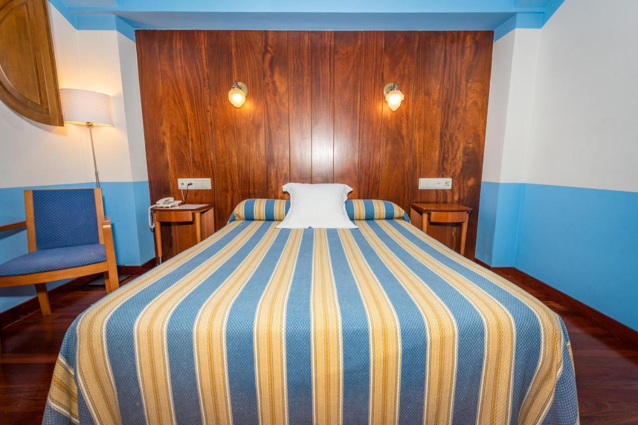 Hotel Castillo De Gauzon Салинас Екстериор снимка