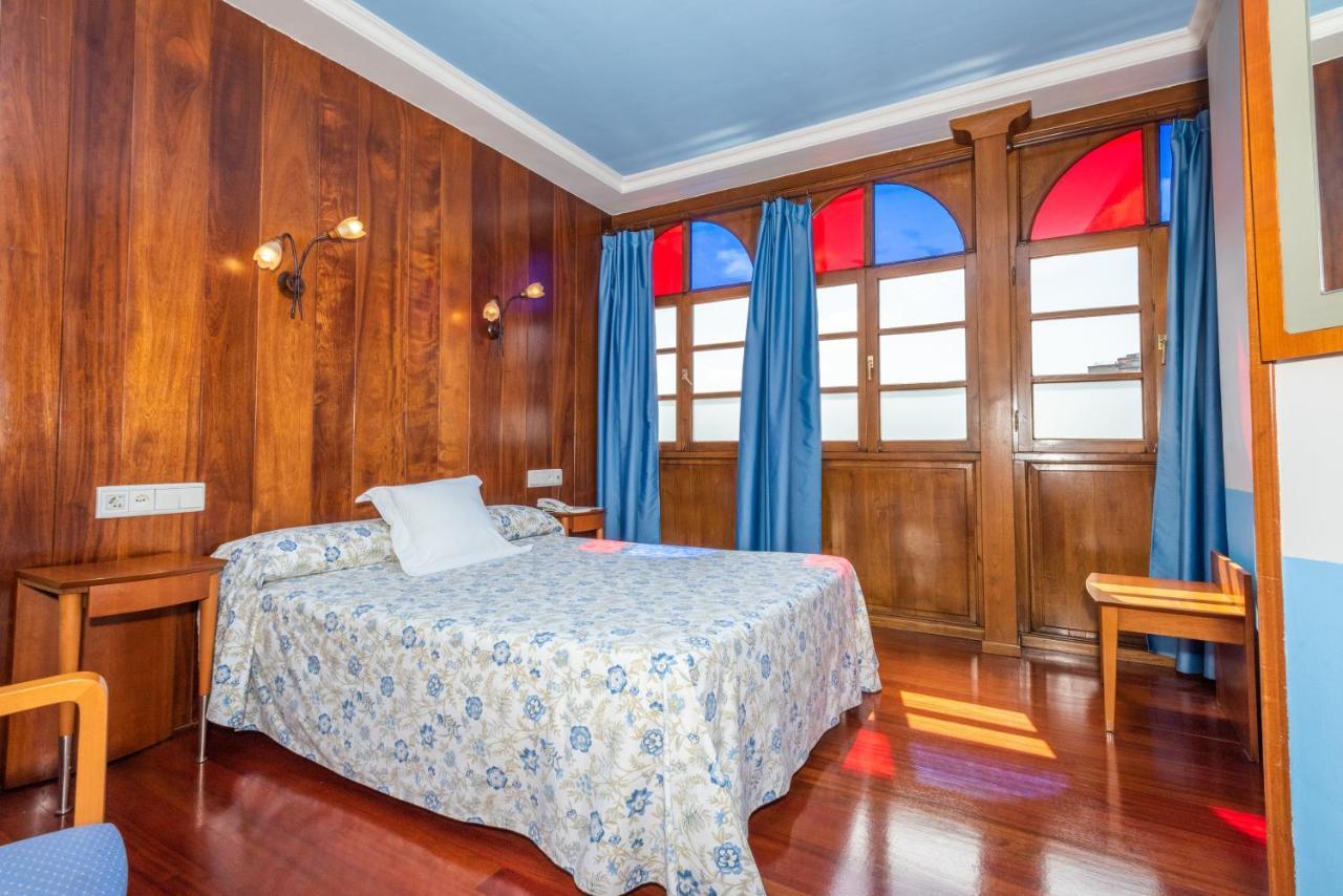 Hotel Castillo De Gauzon Салинас Екстериор снимка
