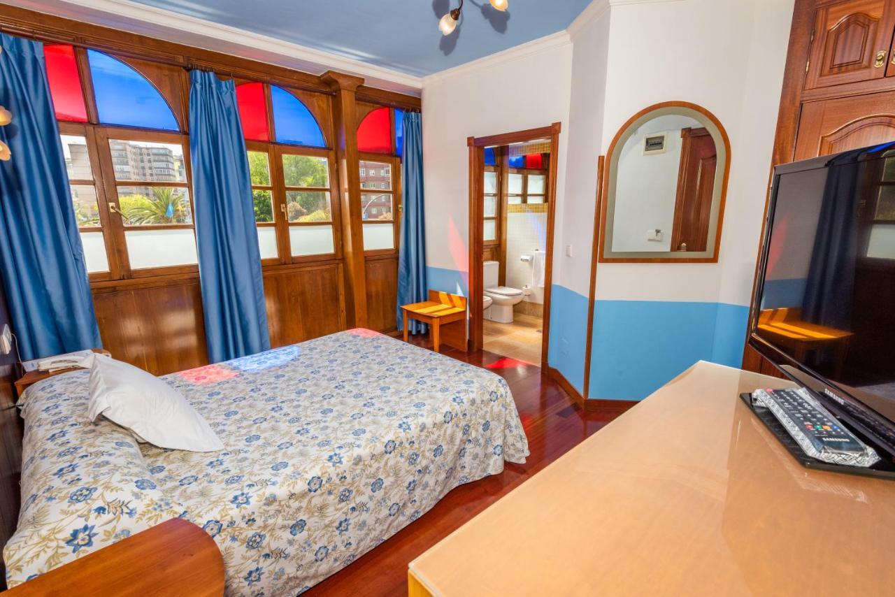 Hotel Castillo De Gauzon Салинас Екстериор снимка