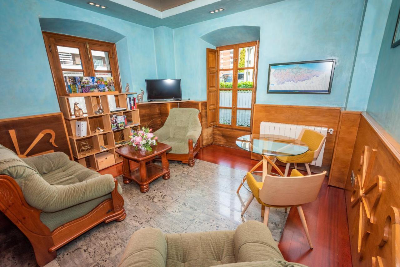 Hotel Castillo De Gauzon Салинас Екстериор снимка