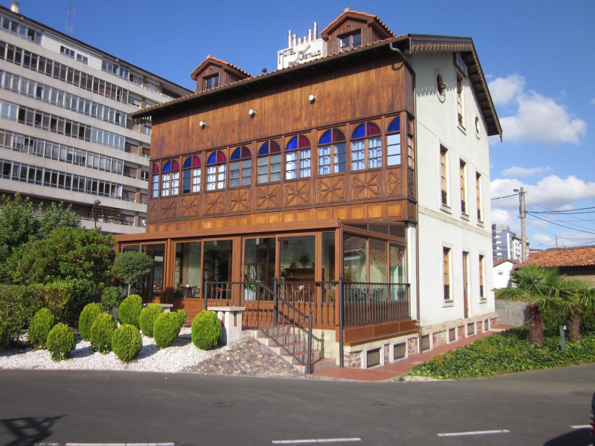 Hotel Castillo De Gauzon Салинас Екстериор снимка