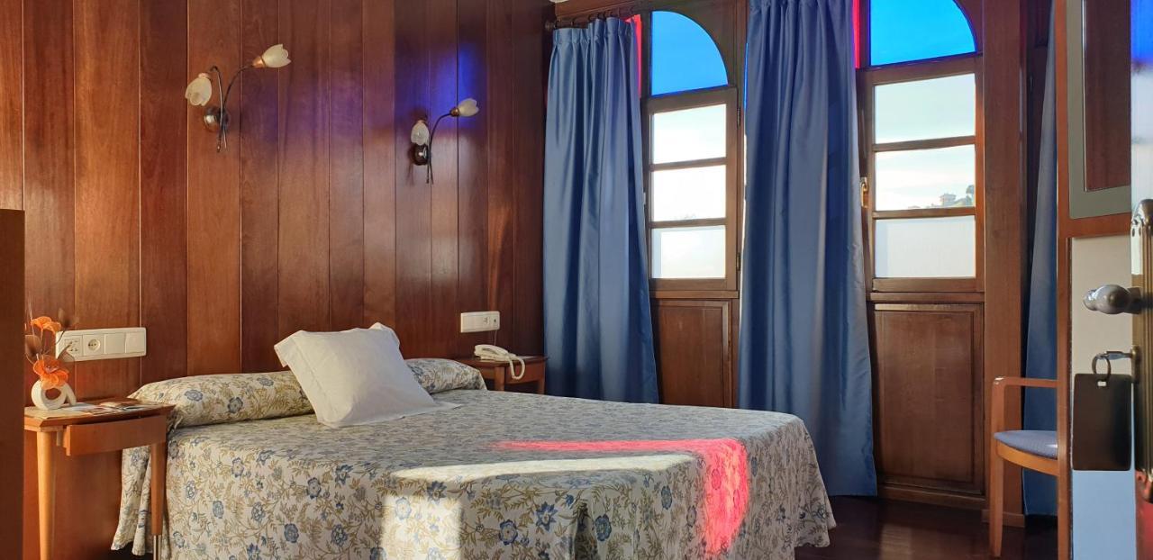 Hotel Castillo De Gauzon Салинас Екстериор снимка
